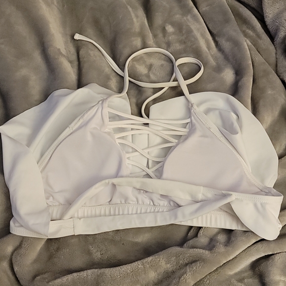 Bikini - Picture 3 of 6